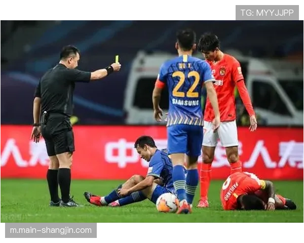 科克颈部拉拽动作逃红 裁委会认定此判罚属重大失误 科克颈部拉拽动作逃红 裁委会认定此判罚属重大失误